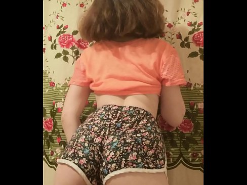 ❤️ Sexy jonge babe dy't har koarte broek op 'e kamera útstrielet ❌ Russyske porno by ús fy.osagoassist.ru ❌️❤
