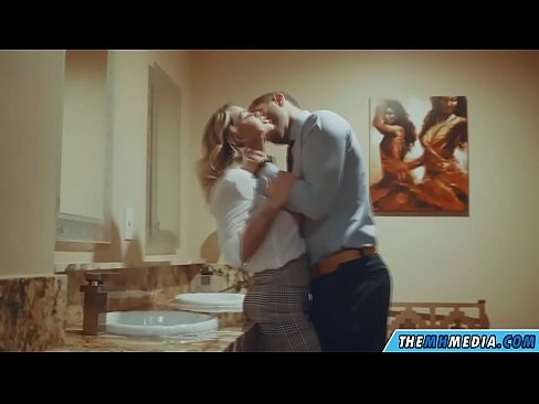 ❤️ As in busty blonde jo ferliedt yn in iepenbier toilet ❌ Russyske porno by ús fy.osagoassist.ru ❌️❤